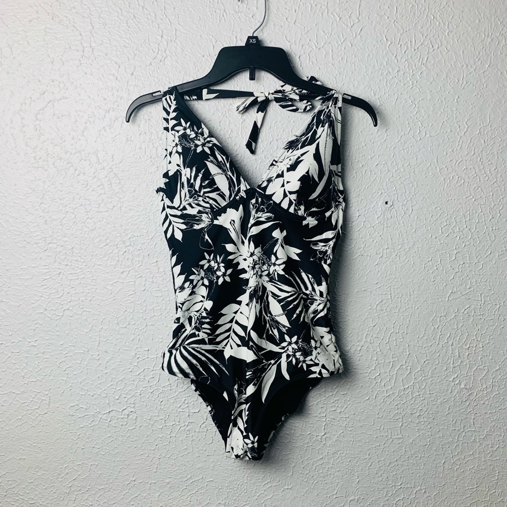 NWT women’s bathing suit